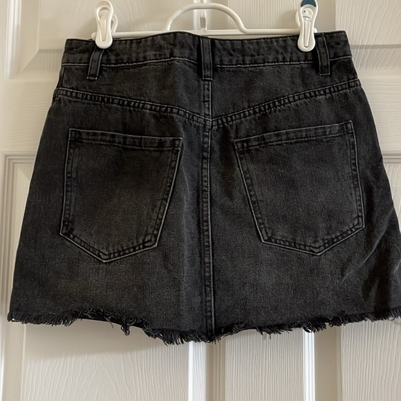 Black zip up fringe skirt - Picture 2 of 2